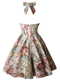 فستان روكابيلي متأرجح مزين بالزهور وفتحة على شكل قلب - عرض الموديل