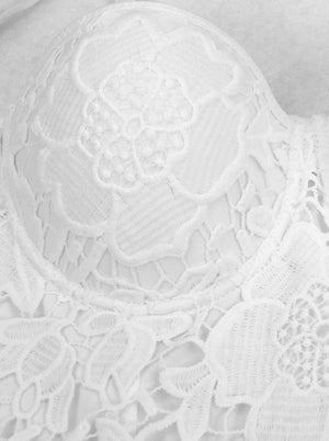 Vista dettagliata bianca del reggiseno del reggiseno del partito del corsetto del corsetto del merletto del busto imbottito floreale gotico d'annata